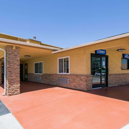 Rodeway Inn Adelanto Us 395 Bagian luar foto