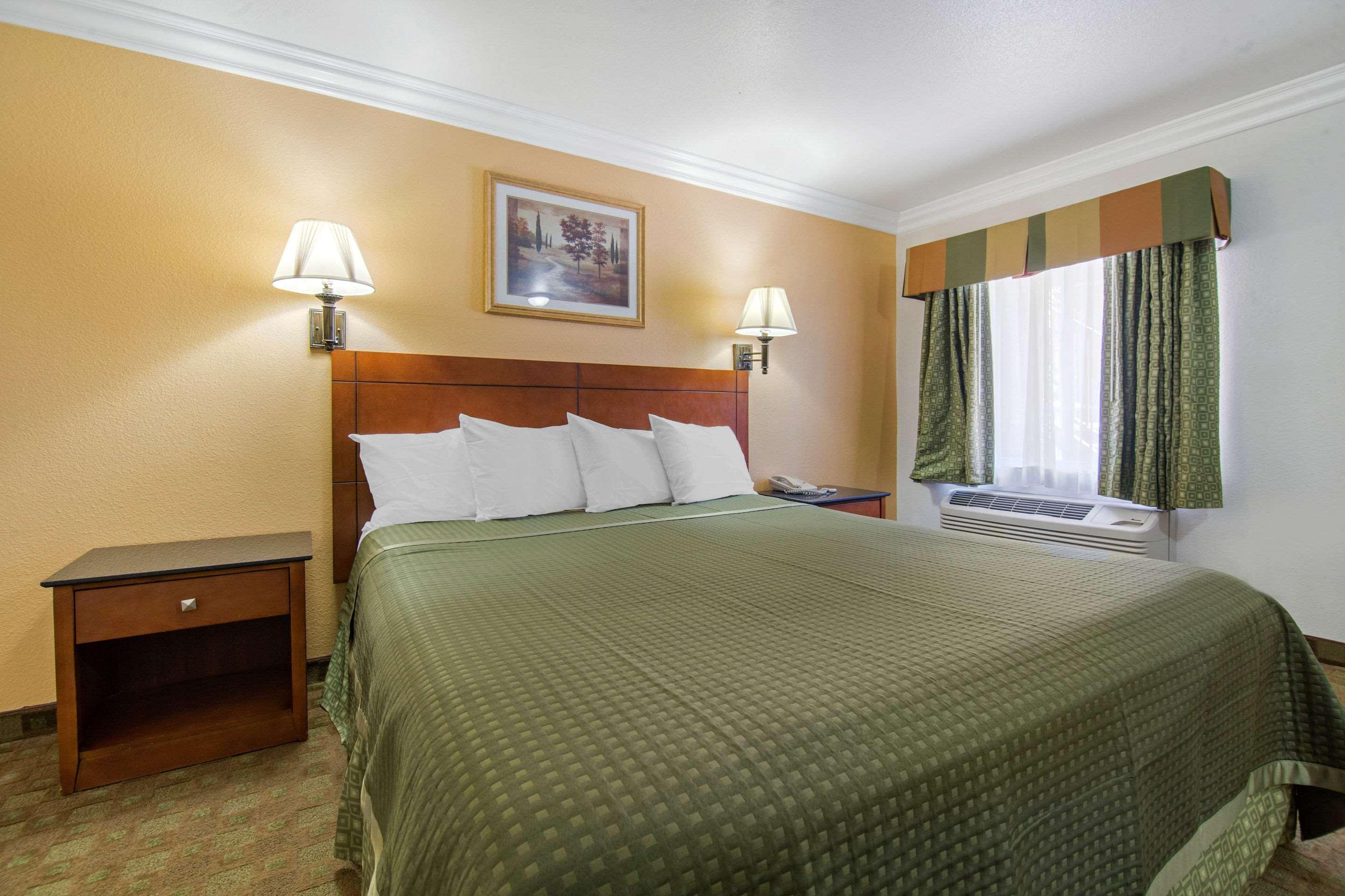 Rodeway Inn Adelanto Us 395 Bagian luar foto