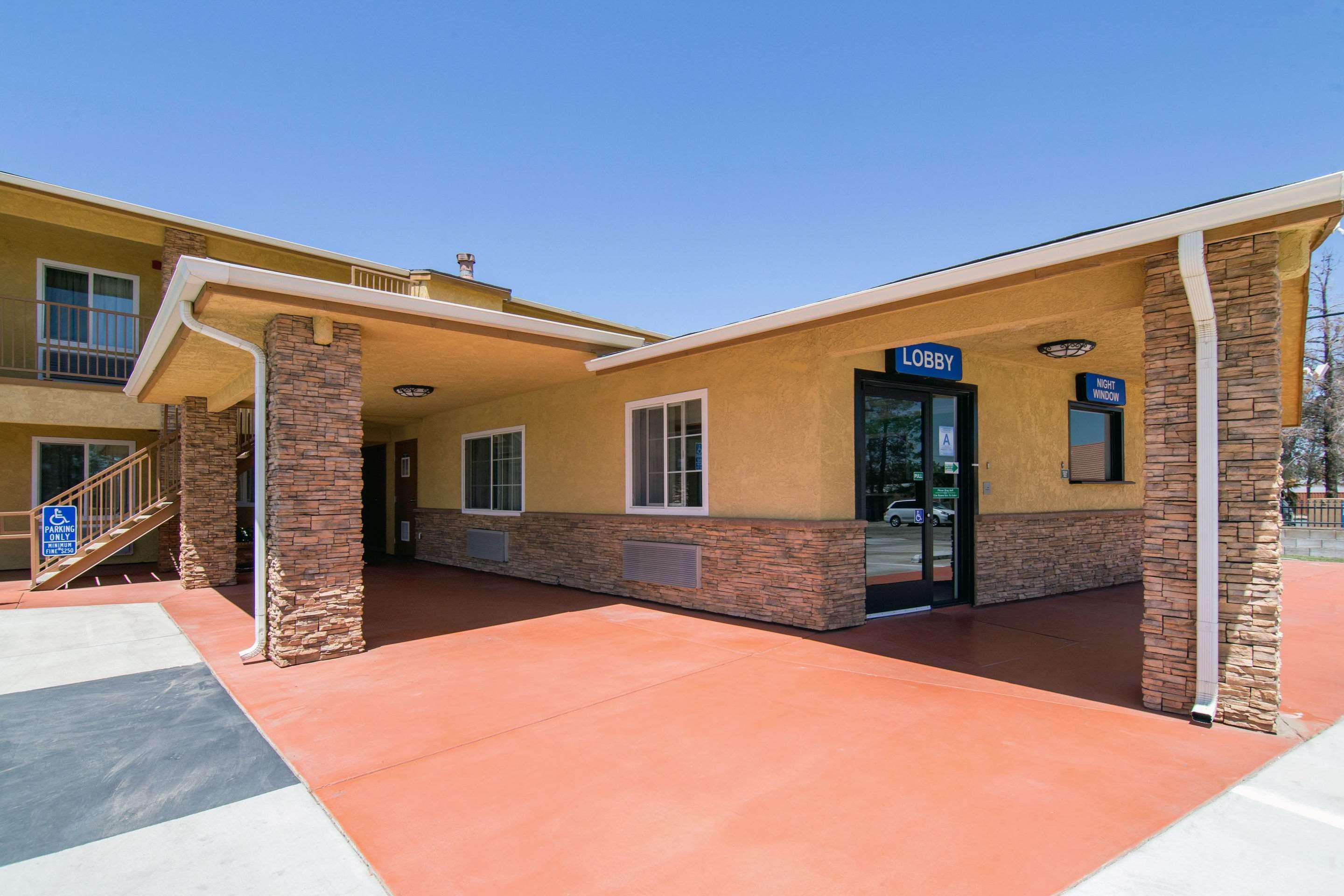 Rodeway Inn Adelanto Us 395 Bagian luar foto