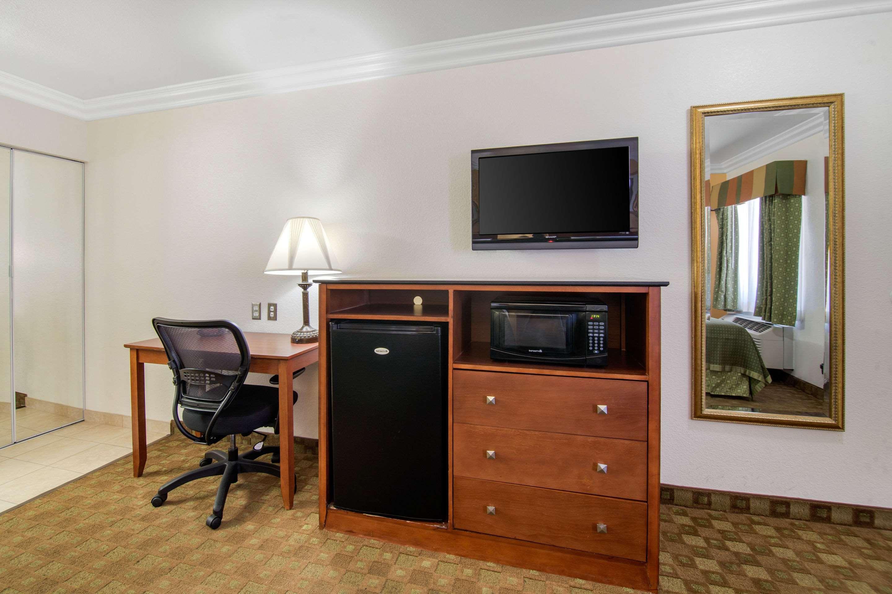 Rodeway Inn Adelanto Us 395 Bagian luar foto