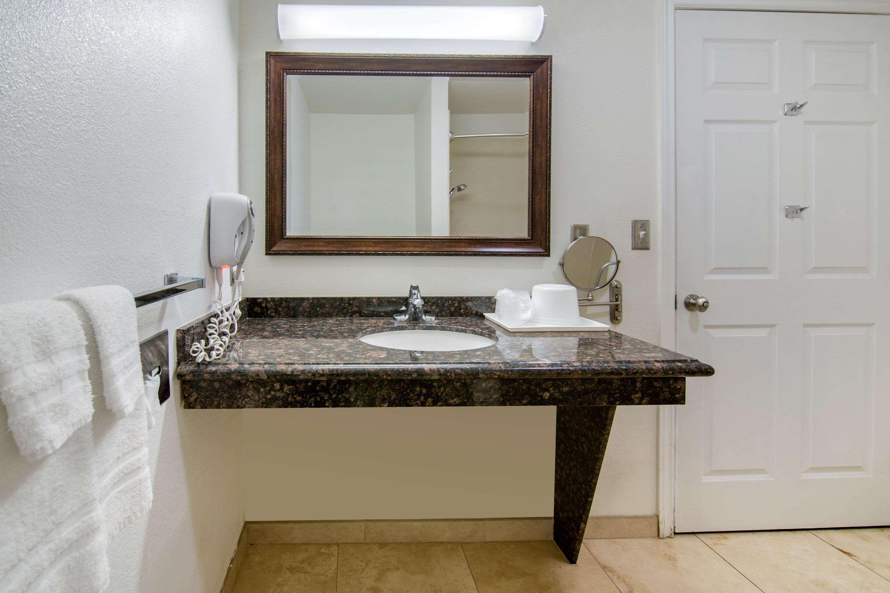 Rodeway Inn Adelanto Us 395 Bagian luar foto