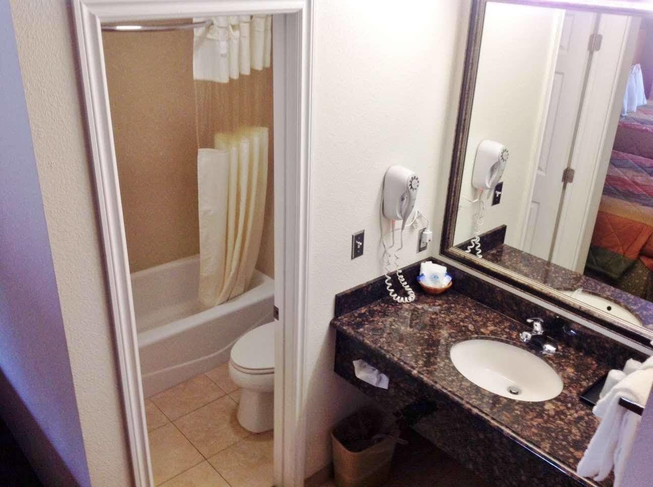Rodeway Inn Adelanto Us 395 Bagian luar foto